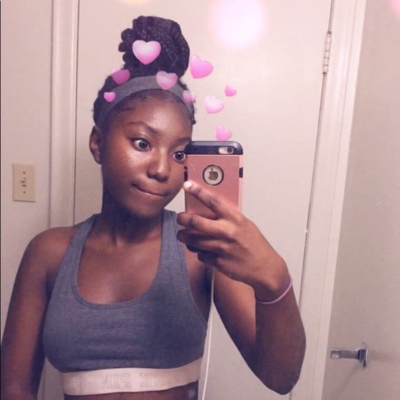 Poshmark profile picture for @dripped